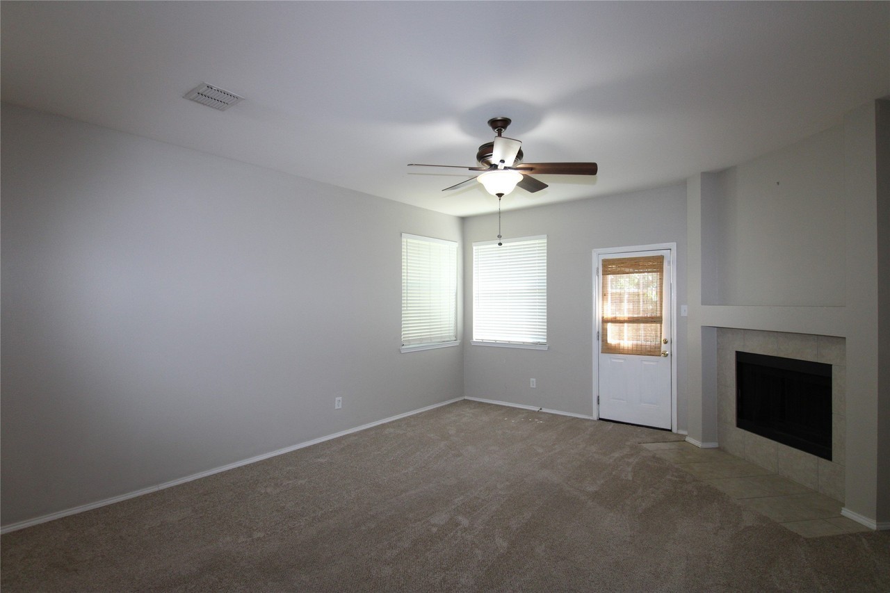4126 Carrington Dr - Photo 5 of 21