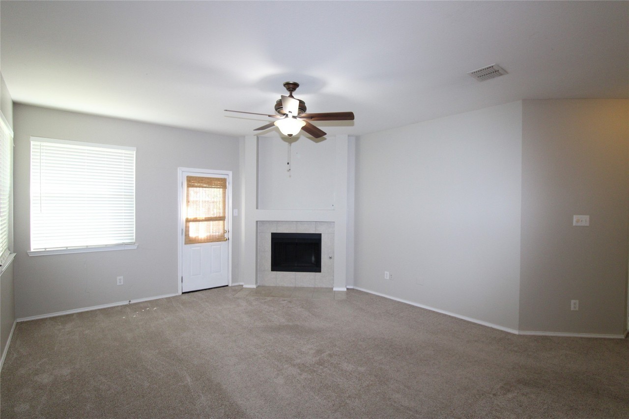 4126 Carrington Dr - Photo 6 of 21