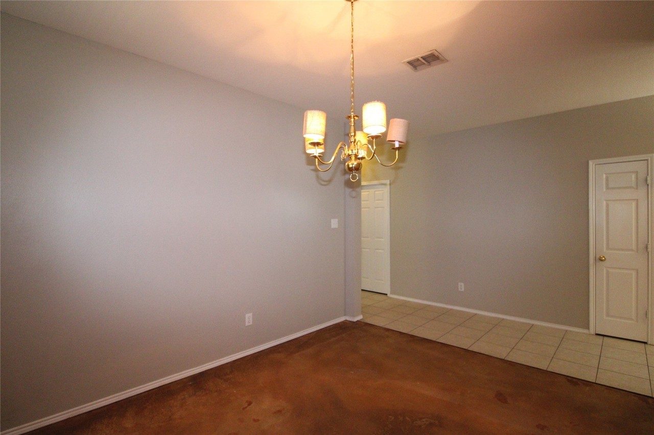 4126 Carrington Dr - Photo 7 of 21