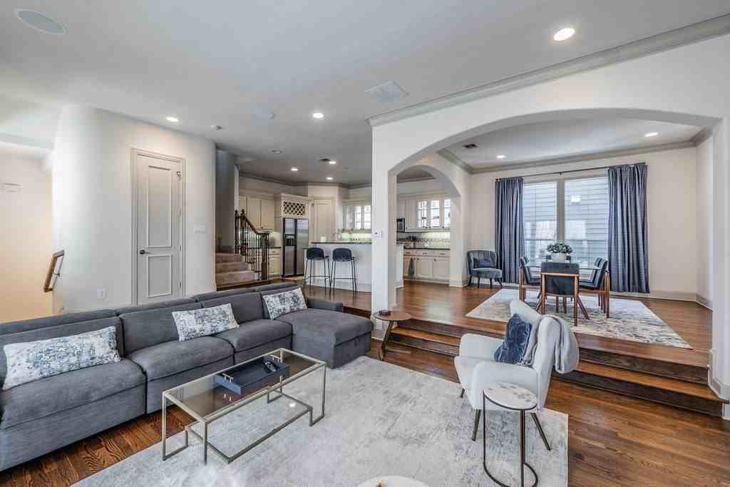4009 Wycliff Ave - Photo 2 of 32