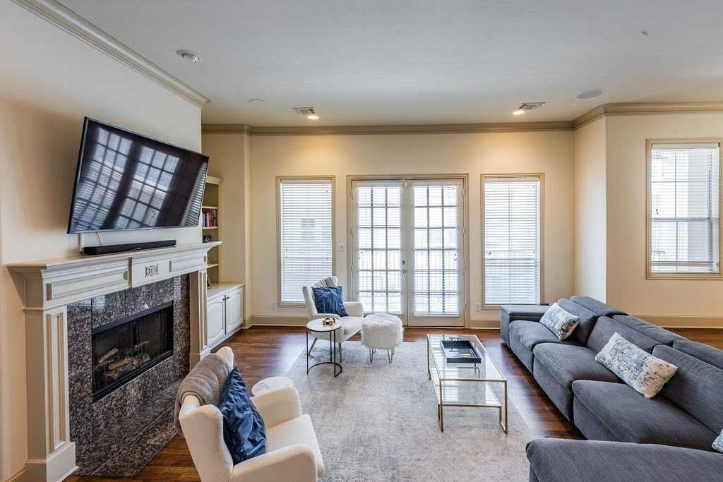 4009 Wycliff Ave - Photo 3 of 32