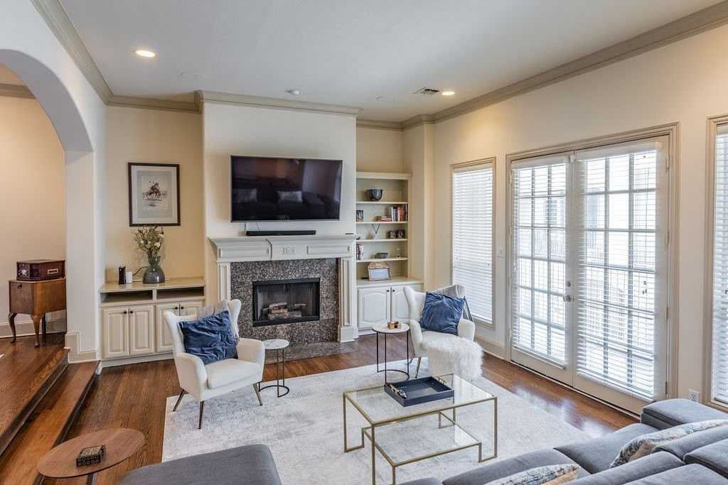 4009 Wycliff Ave - Photo 4 of 32