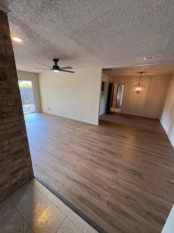 2205 Bowling Green St - Photo 2 of 17