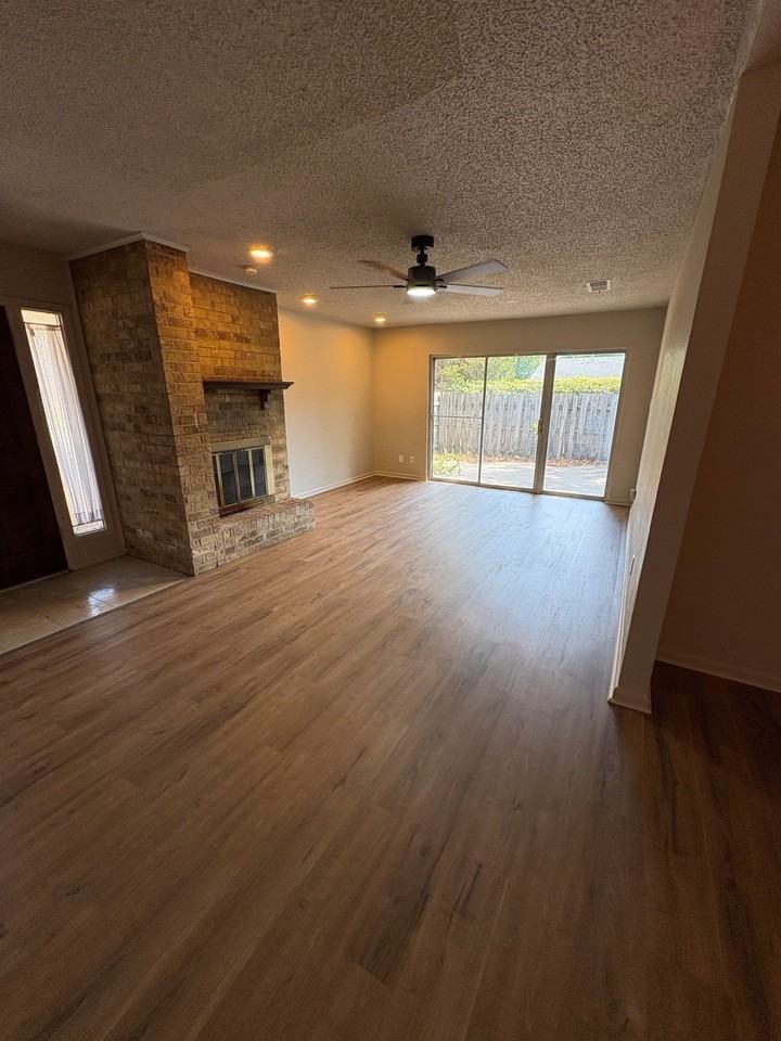 2205 Bowling Green St - Photo 3 of 17