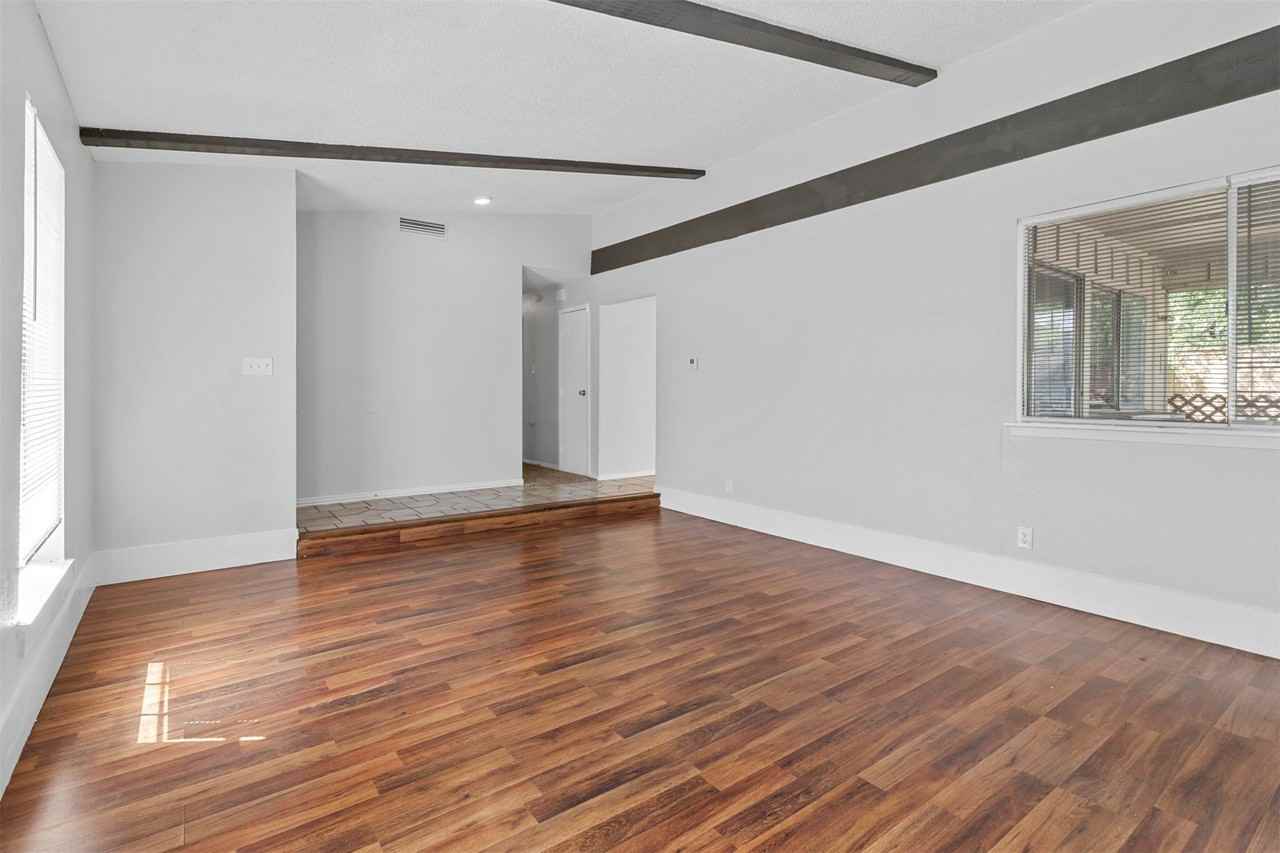 609 Shadyglen Dr - Photo 3 of 17