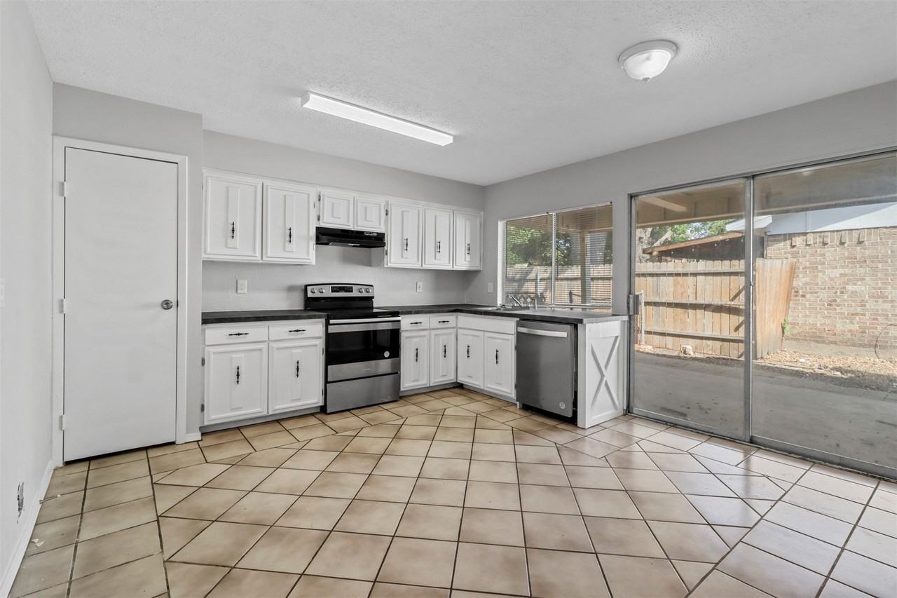 609 Shadyglen Dr - Photo 5 of 17