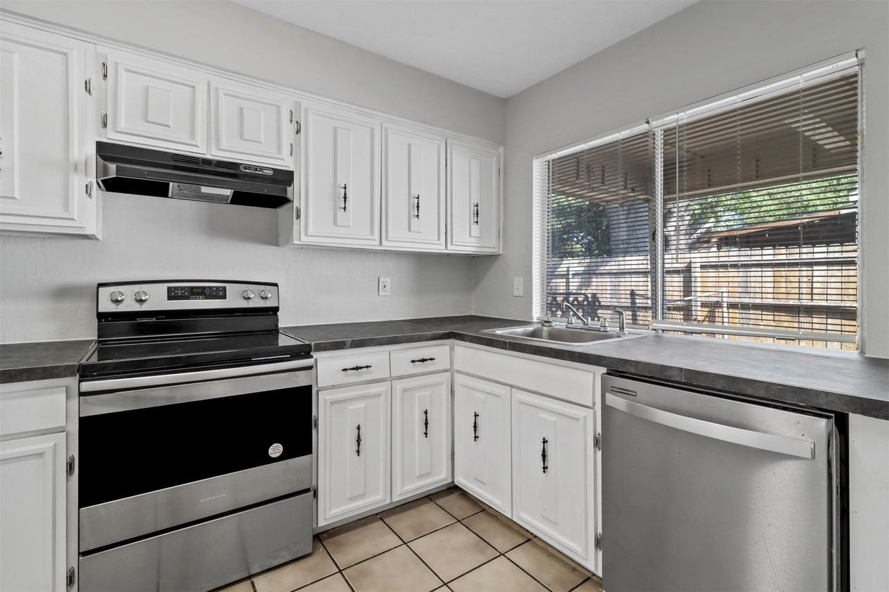 609 Shadyglen Dr - Photo 6 of 17