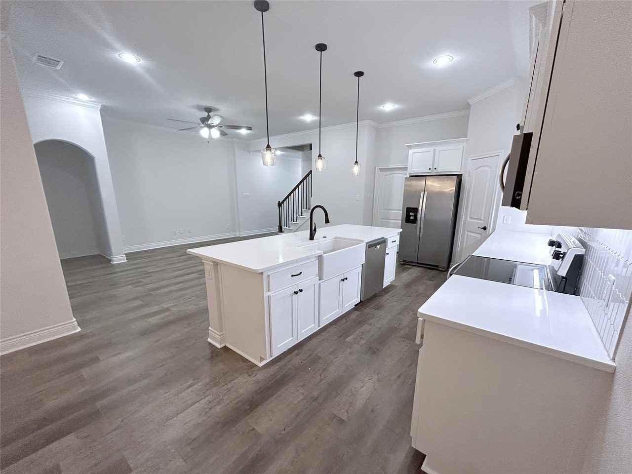 8406 Grant Ln - Photo 2 of 22