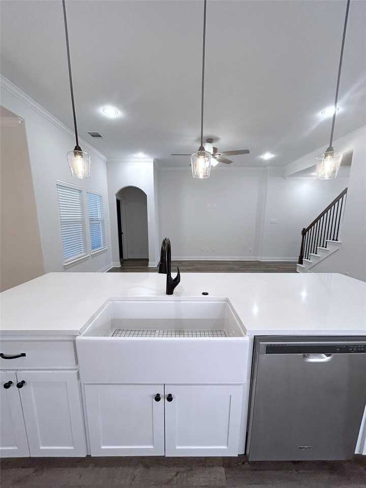 8406 Grant Ln - Photo 4 of 22