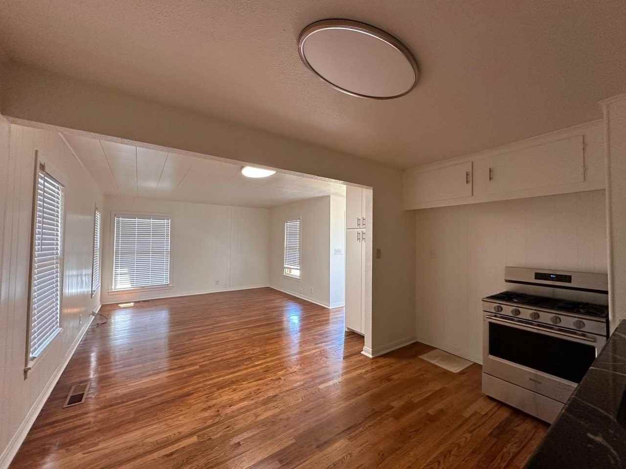 1015 Avenue K - Photo 7 of 12