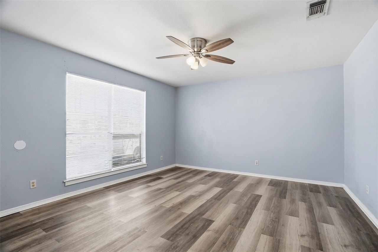 609 Race St #A - Photo 3 of 17