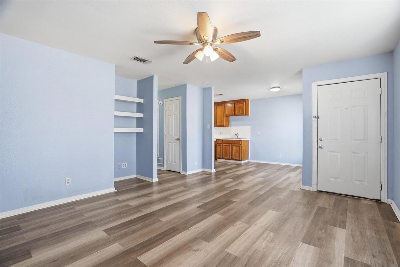 609 Race St #A - Photo 4 of 17