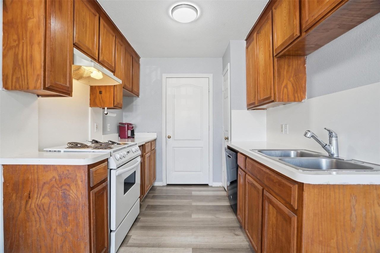 609 Race St #A - Photo 7 of 17