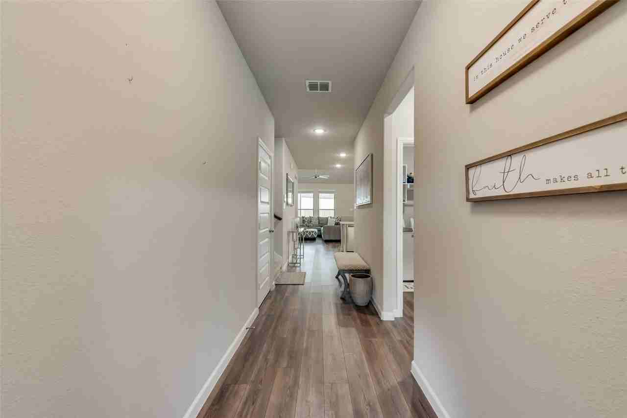 529 Ardsley Ln - Photo 2 of 11