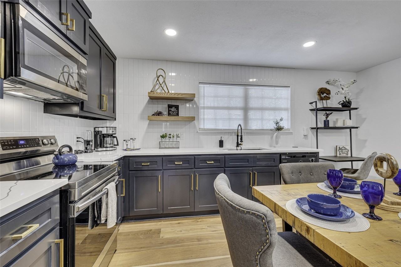 1428 N Main St #B - Photo 5 of 24