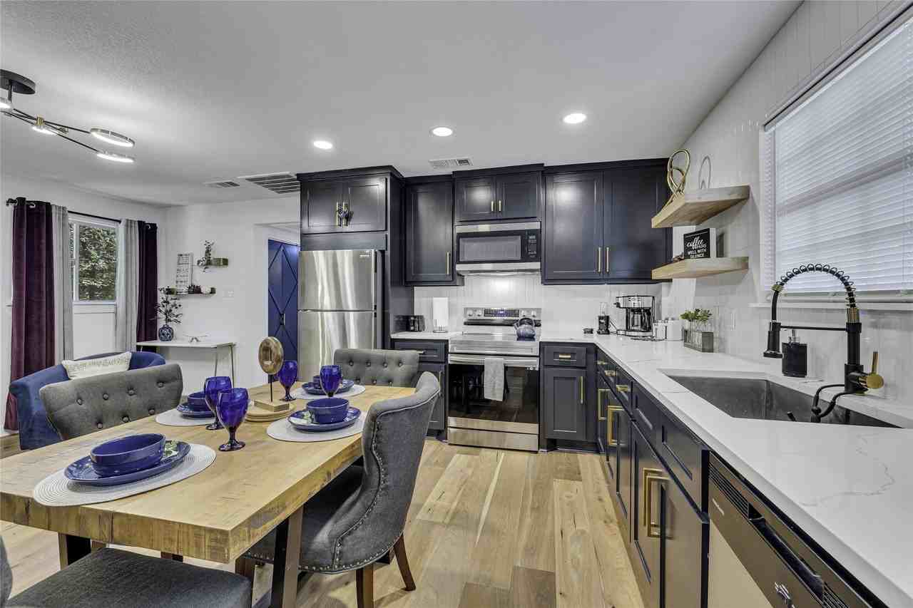 1428 N Main St #B - Photo 6 of 24