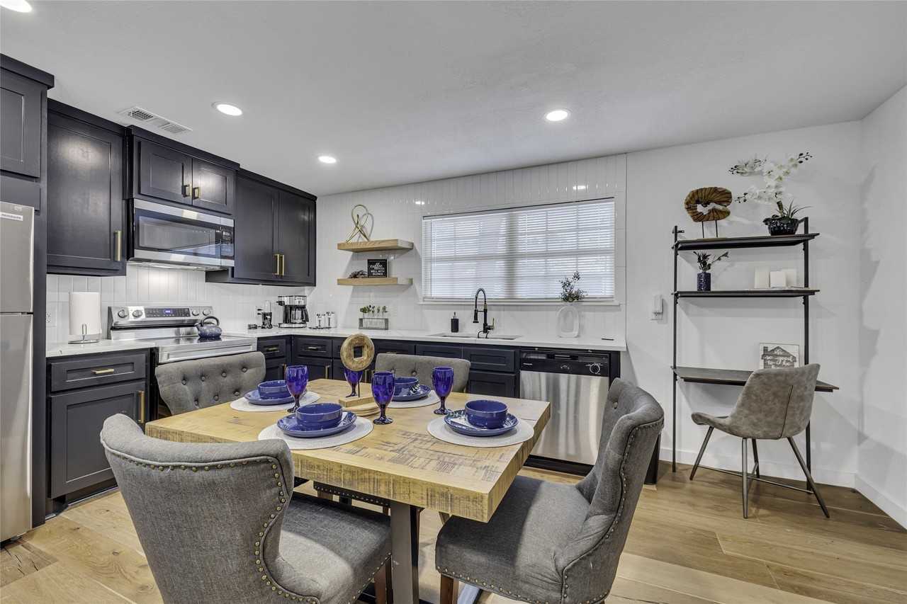 1428 N Main St #B - Photo 7 of 24