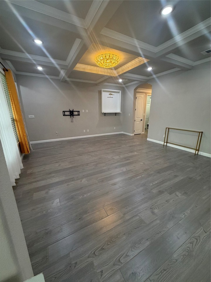 4005 Gallivant Dr - Photo 3 of 16