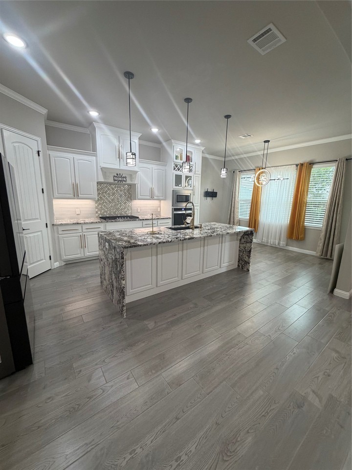4005 Gallivant Dr - Photo 4 of 16