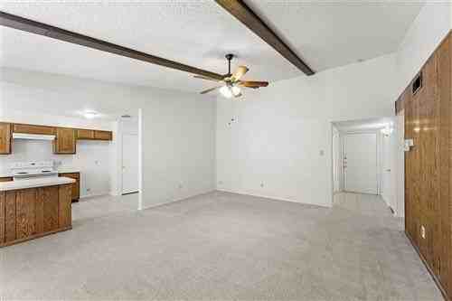 2205 Foxcroft Ln - Photo 4 of 27