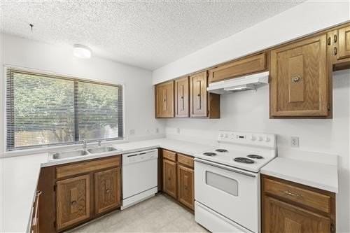 2205 Foxcroft Ln - Photo 7 of 27