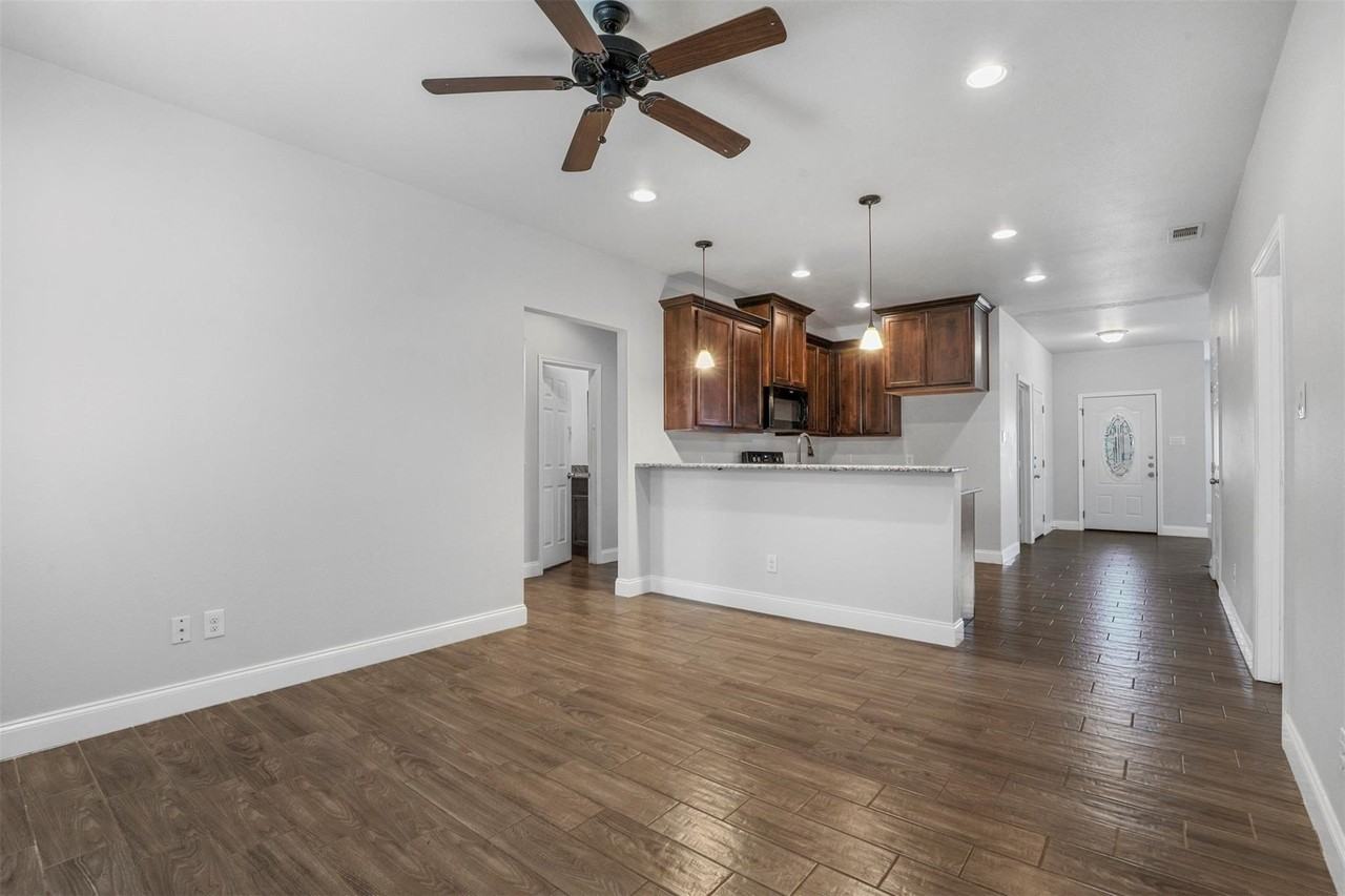 4807 Henry St - Photo 2 of 14