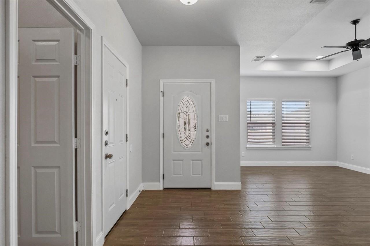 4807 Henry St - Photo 6 of 14