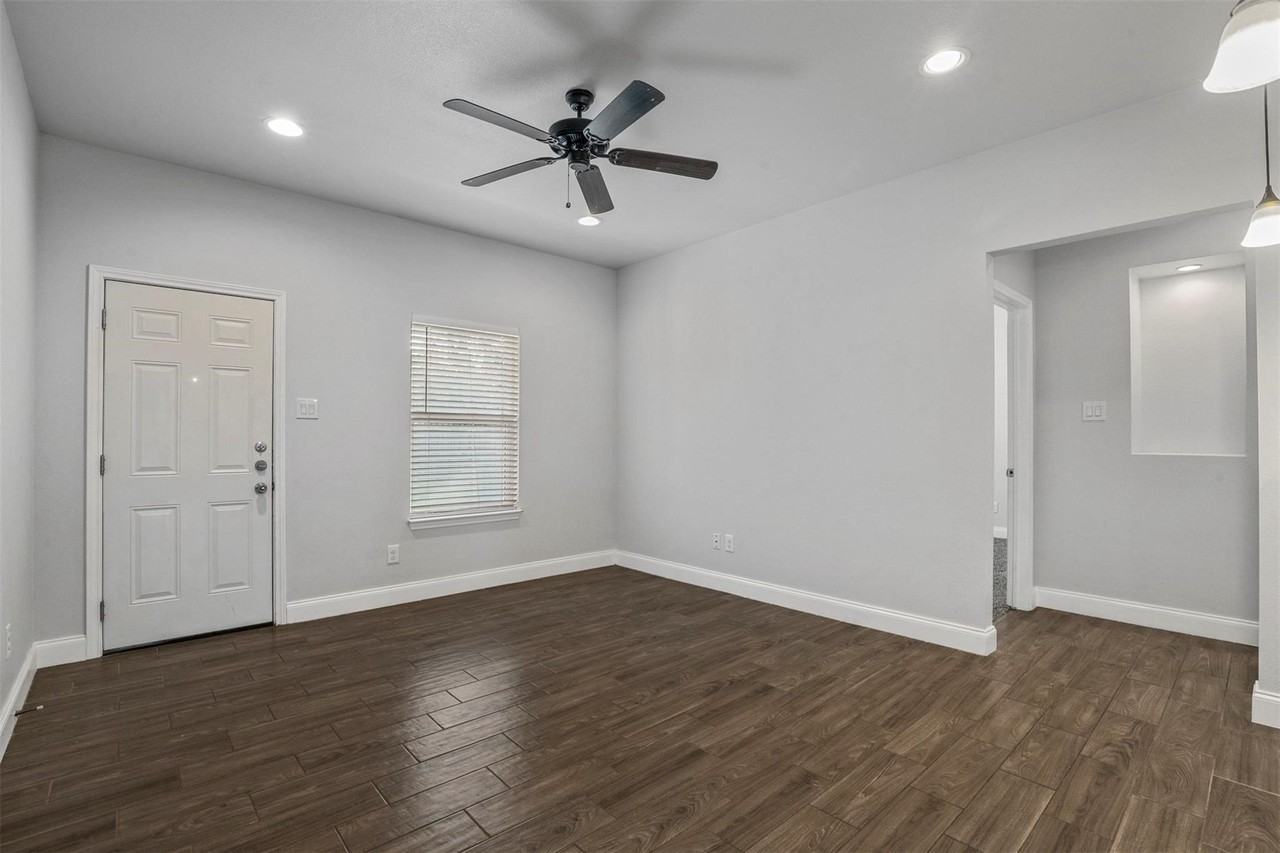 4807 Henry St - Photo 7 of 14