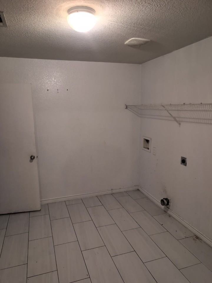 2701 Maegen Cir - Photo 4 of 13