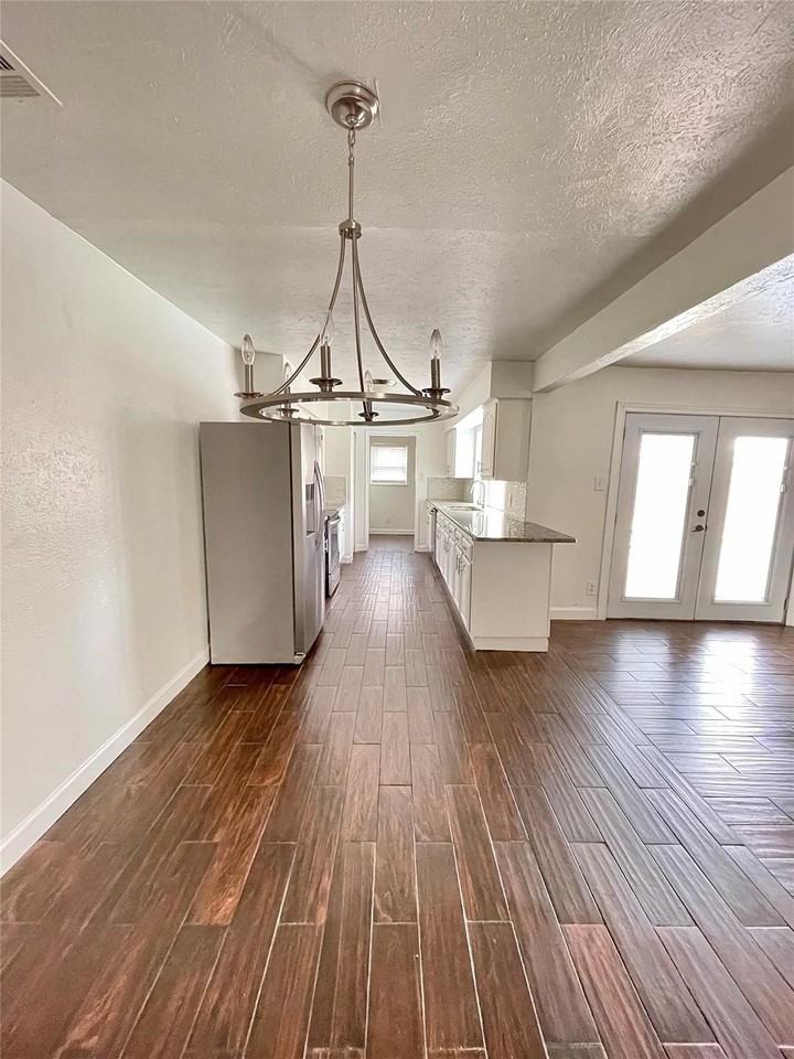 1305 W Spring Creek Pkwy - Photo 3 of 14