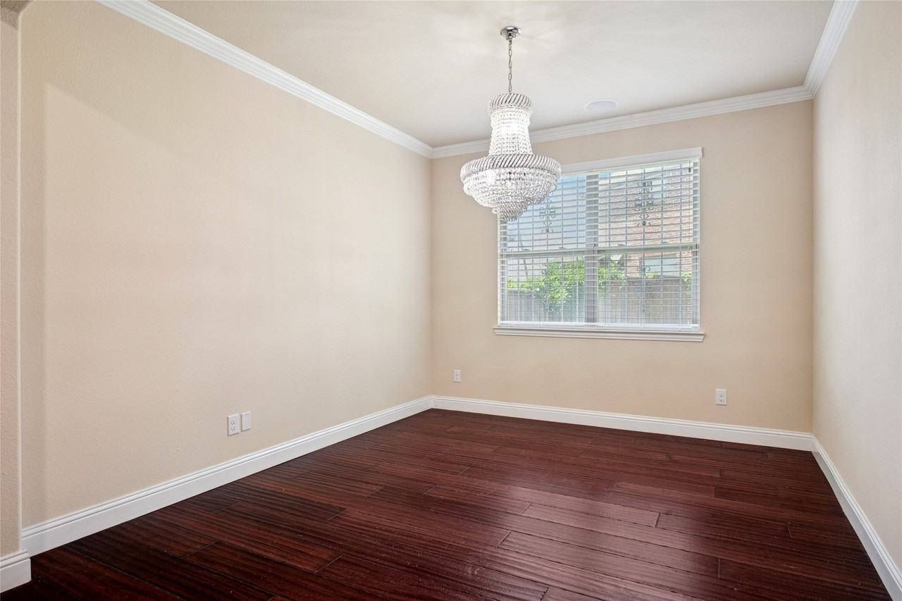 7211 Beranger Dr - Photo 4 of 22
