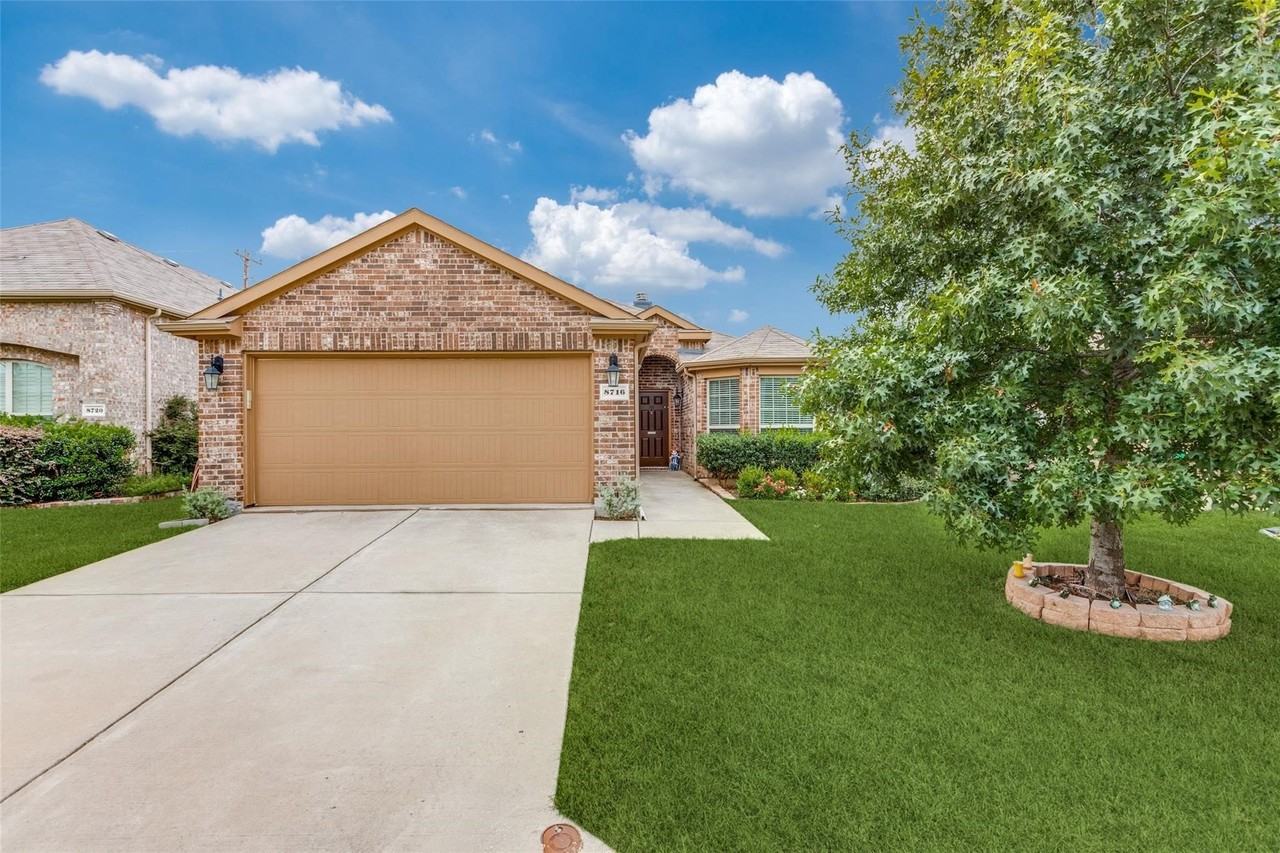 8716 Cowboy Trl - Photo 2 of 12