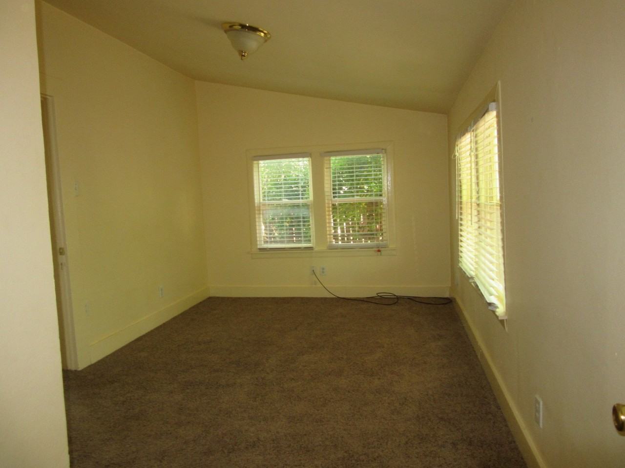 1430 S 12th St - Photo 5 of 17