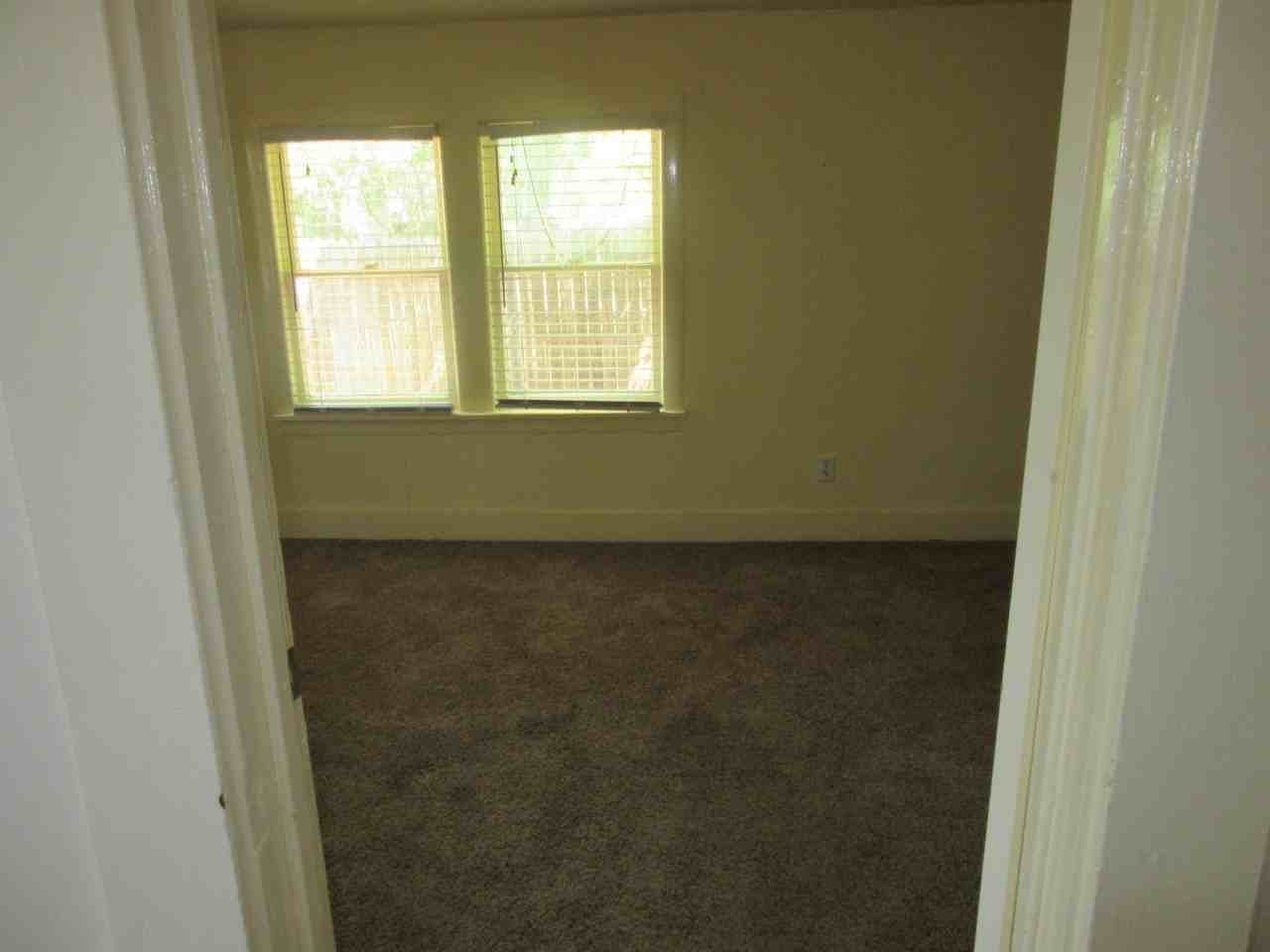 1430 S 12th St - Photo 6 of 17