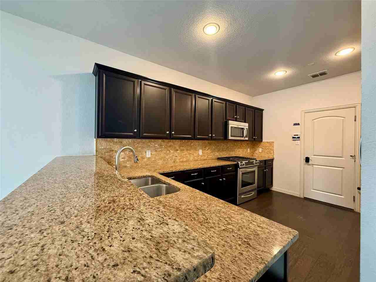 2265 Salado Dr - Photo 4 of 32