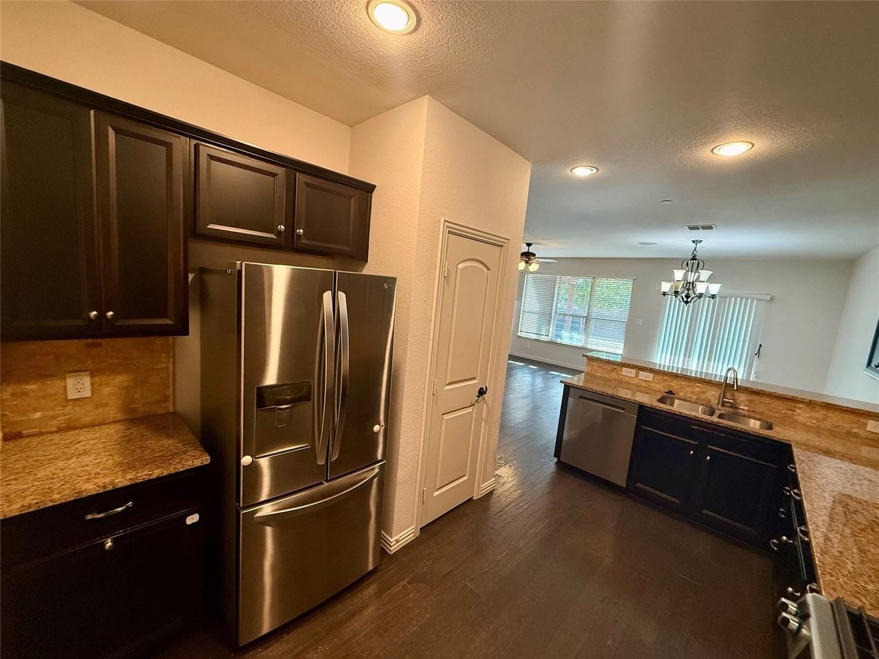 2265 Salado Dr - Photo 5 of 32