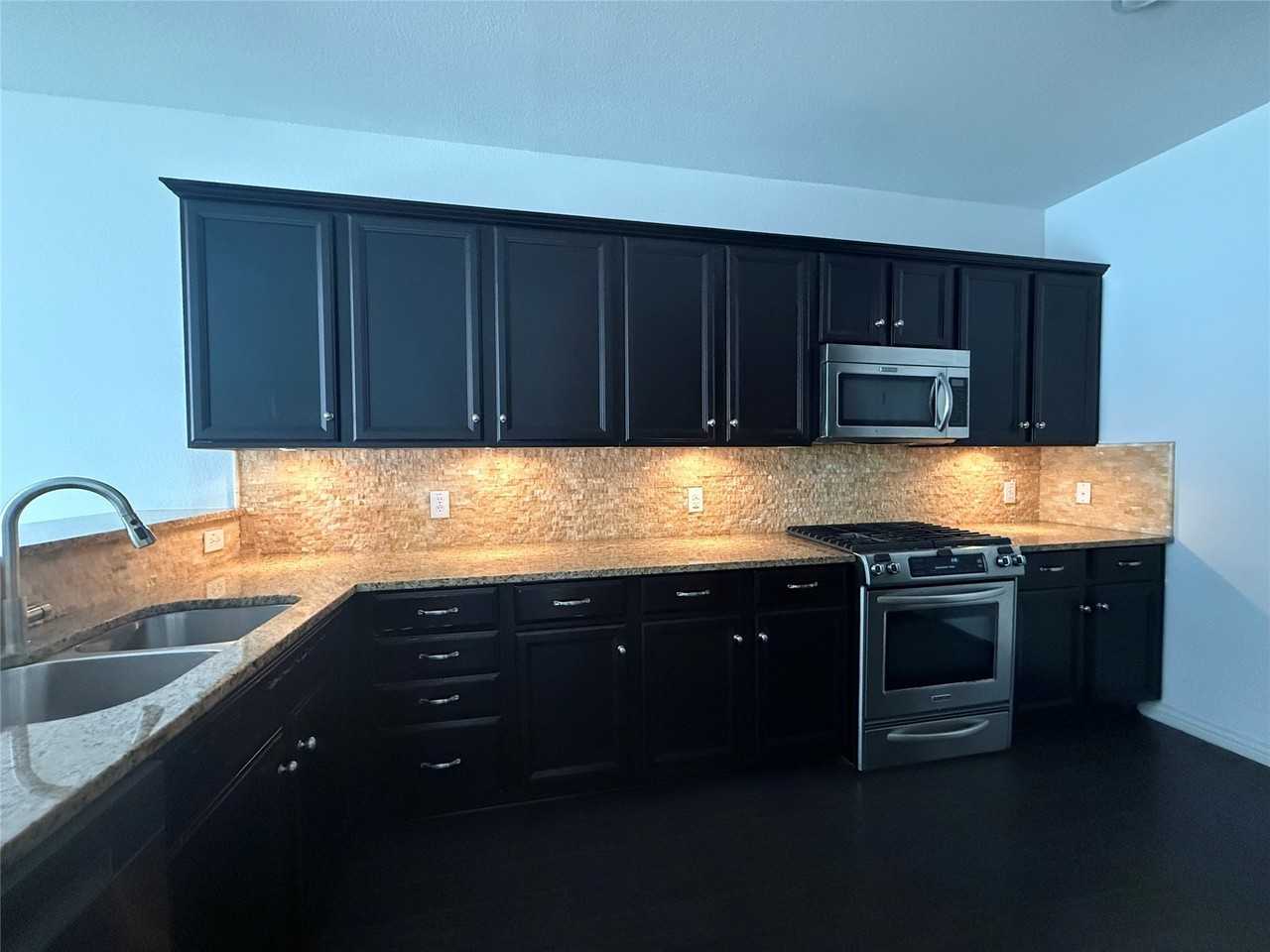 2265 Salado Dr - Photo 7 of 32