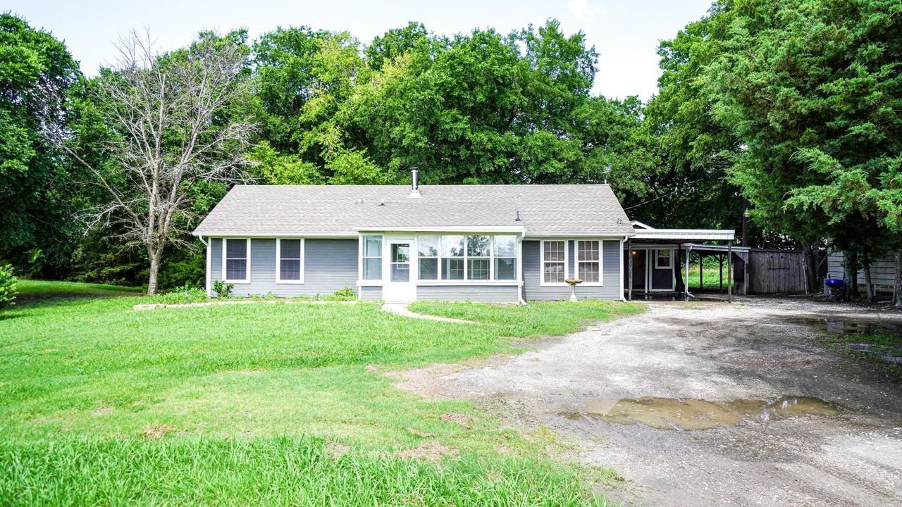1044 N King Rd - Photo 2 of 34
