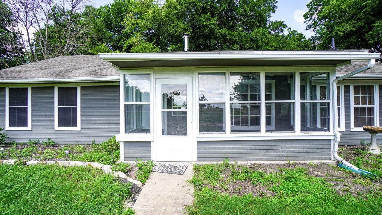 1044 N King Rd - Photo 3 of 34