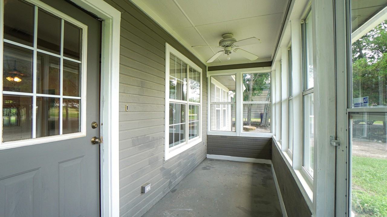 1044 N King Rd - Photo 4 of 34