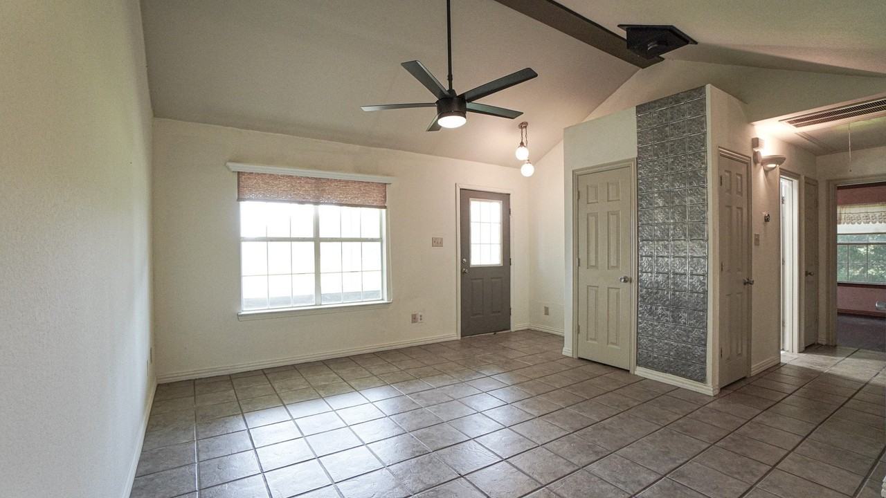 1044 N King Rd - Photo 7 of 34