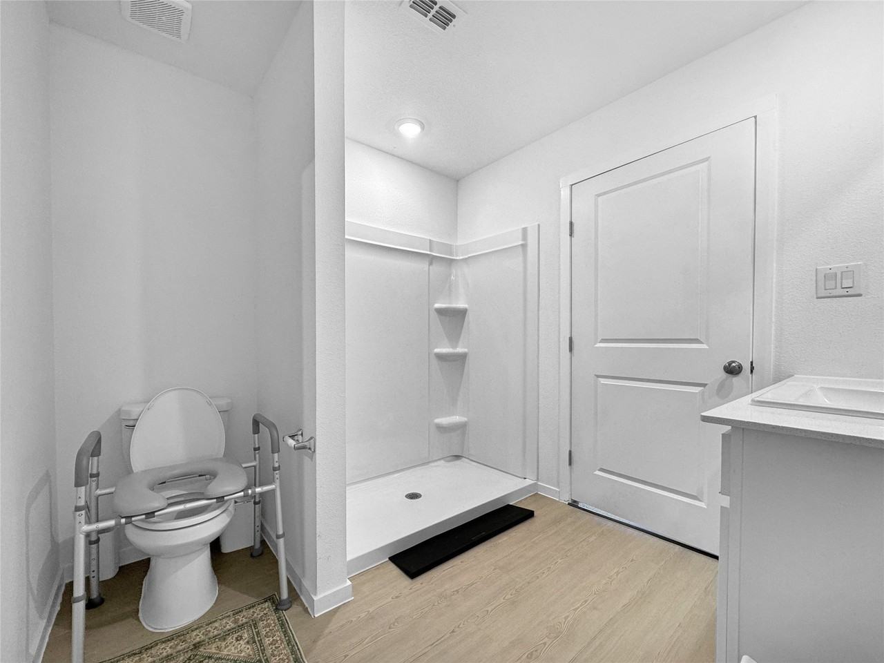 1817 Ventasso Blvd - Photo 5 of 14