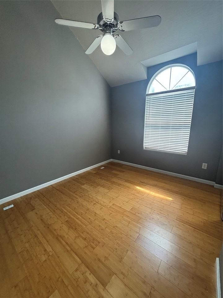 303 Settlers Park Dr - Photo 4 of 9