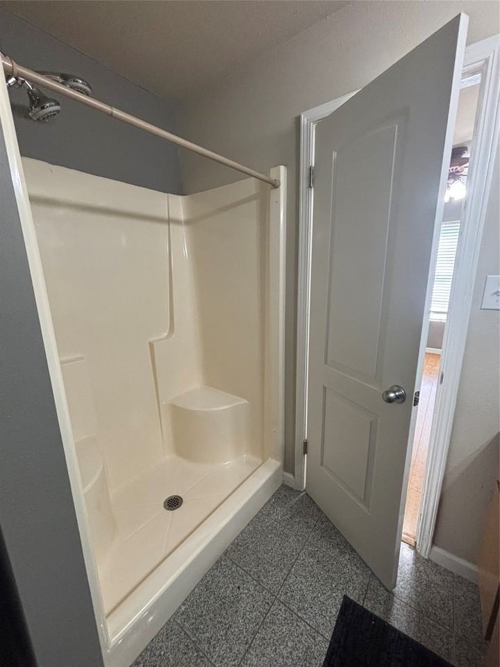 303 Settlers Park Dr - Photo 6 of 9