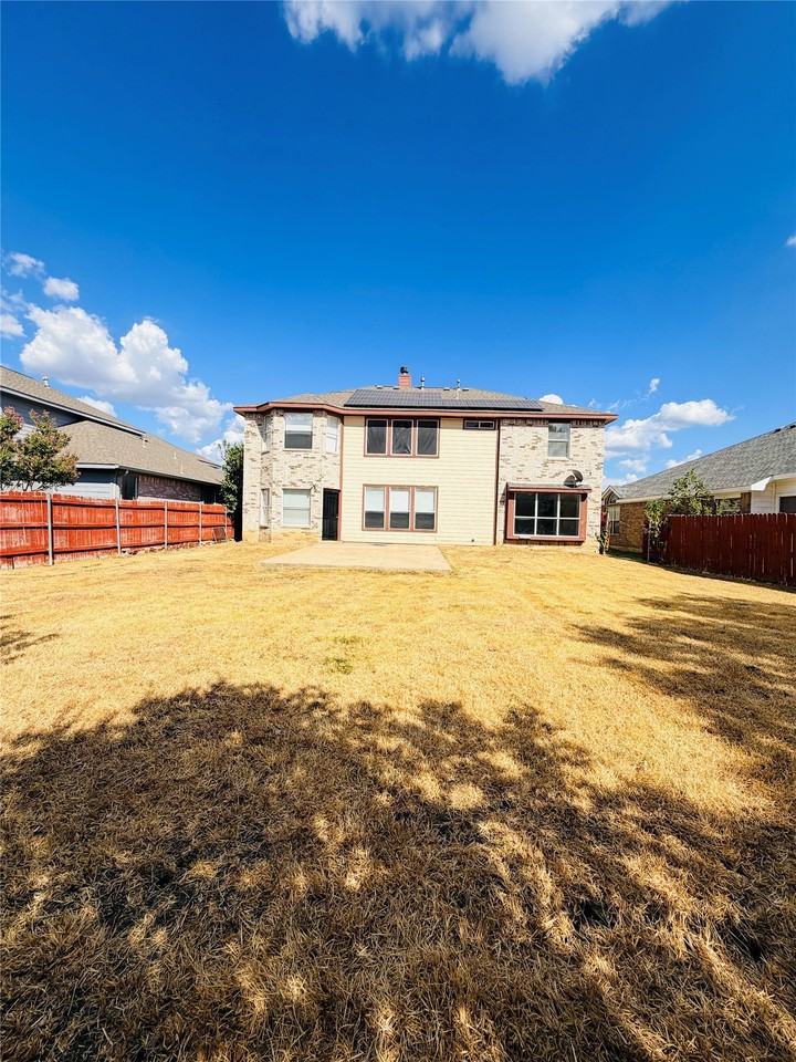 7416 Quail Point Ln - Photo 2 of 27