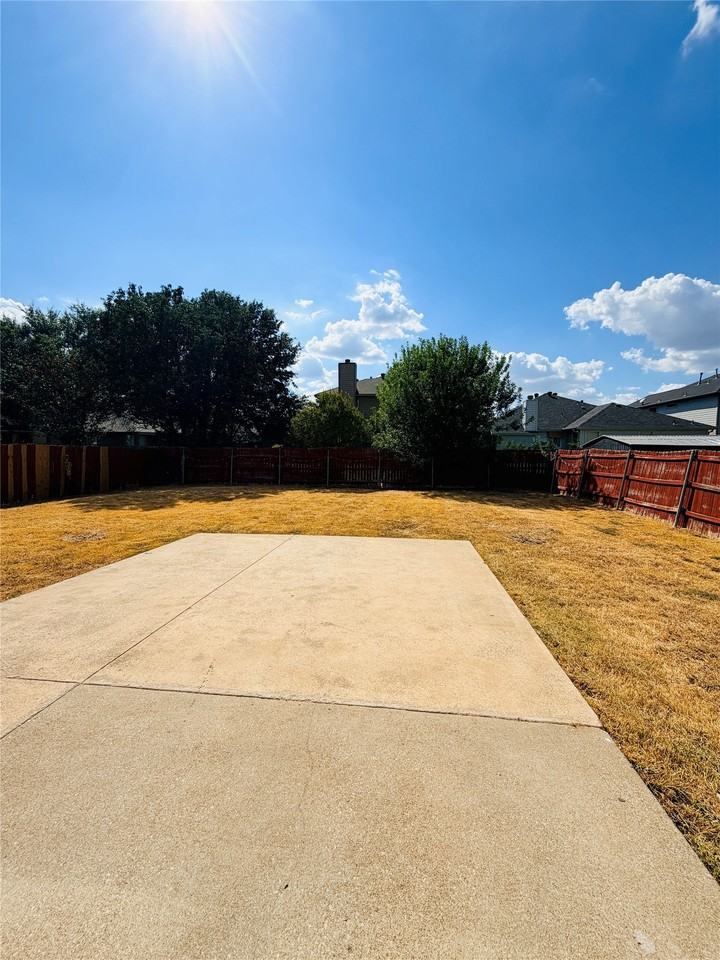 7416 Quail Point Ln - Photo 3 of 27