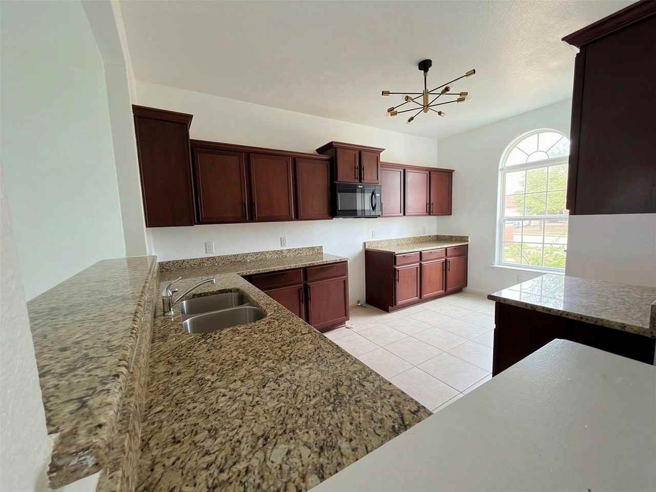4405 Elderberry St - Photo 4 of 21