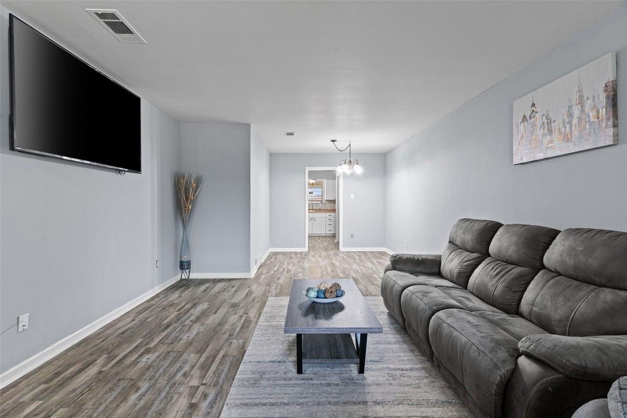 4806 Inverness Ave - Photo 4 of 15