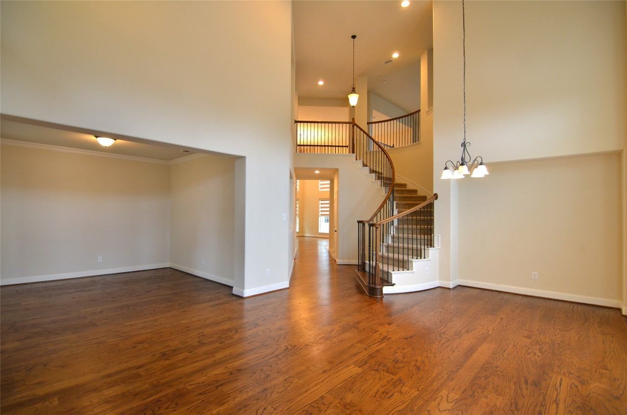 700 Addie Ln - Photo 2 of 31