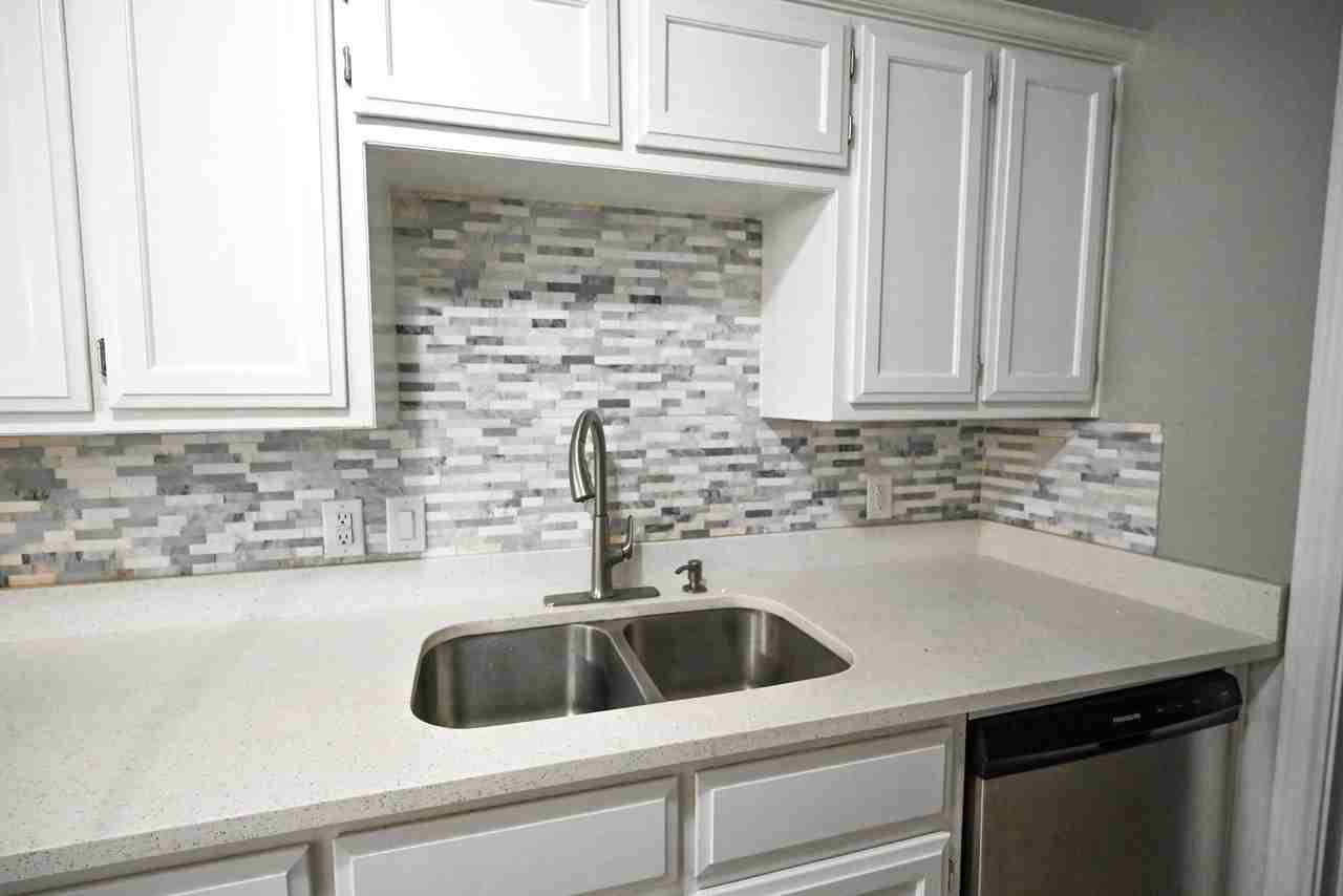 502 N Sewell Dr #B - Photo 5 of 10